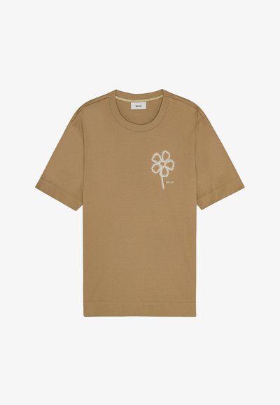 Bruine katoenen t-shirt met korte mouwen en een relaxte pasvorm. Voorzien van een witte geborduurde bloemontwerp en een ronde halslijn.