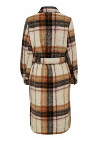 Manteau en laine à carreaux avec une taille ceinturée, présentant des nuances de crème, marron et rose, et un col avec des manches longues.