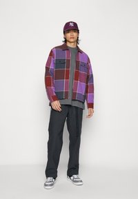 Carhartt WIP CHASE - T-shirt básica - thyme/gold