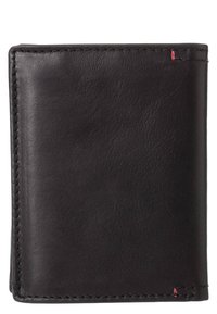 Zwarte leren bifold-portemonnee met gestikte randen en kleine rode draadaccenten in de rechterbovenhoek en rechteronderhoek.