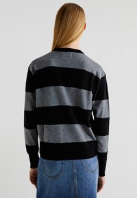 Scalpers Pulover - black stripes