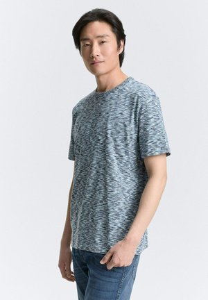 Kurze Ärmel T-Shirt mit Rundhalsausschnitt in einem blauen Sprenkelmuster, aus weichem Stoff gefertigt, mit lockerer Passform und minimalen Nähten für maximalen Komfort.