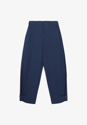 Pantaloni cropped in blu navy a vita alta con linguette con bottone all'orlo, tasche laterali e chiusura frontale con bottone e zip.