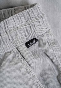 Unselected, grey square cord