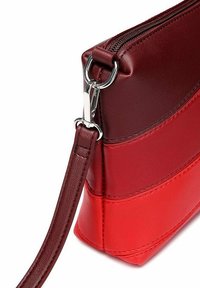 VUCH COALIE STRIPED - Taška s příčným popruhem - red