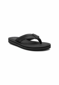Chancla negra con tiras de goma texturizadas, diseño de dedo del pie y suela acolchada, con una ligera elevación y rayas negras contrastantes.