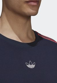 adidas Originals T-shirt med print - dark blue