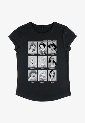 T-shirt noir avec une grille de neuf personnages en niveaux de gris et le texte "CLASSE DE TOUJOURS" au-dessus. Encolure arrondie et manches courtes.