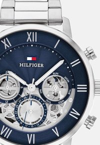 Tommy Hilfiger LEGEND srebrny