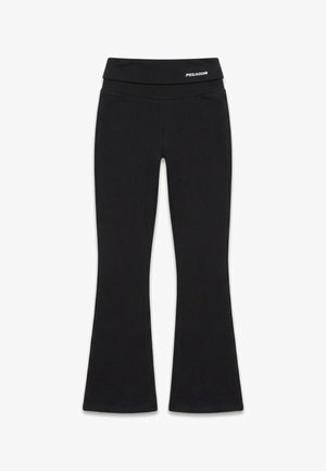 Pantalones acampanados negros con una cinturilla ancha con el logo "PEGADORR" en blanco en el lado delantero derecho.