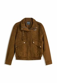 Giacca bomber in suede marrone con bottoni a pressione argentati, due tasche frontali con patta, chiusura con zip e un inserto con fibbia sul colletto.