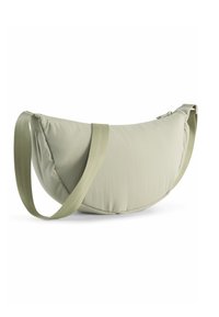 Polstret skuldertaske i lys grøn nylon med en buet form. Udstyret med en lang, flad rem og en lille lynlåsdetalje. Glat tekstur.