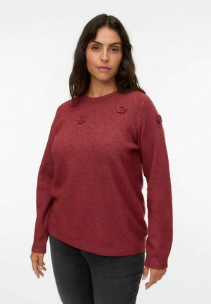 Pull maroon avec une finition texturée, ornée d'accents de fleurs tridimensionnels sur les épaules, col rond et manches longues.