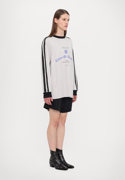 Han Kjøbenhavn FOOTBALL LONG SLEEVE TEE - Tops ar garām piedurknēm - light grey