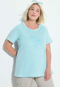 Gestreept t-shirt met korte mouwen in lichtblauw en wit, met een ronde halslijn en een subtiele palmafbeelding op de voorkant.