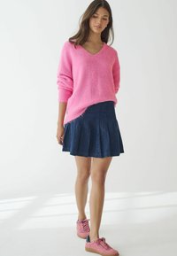 Next RELAXED FIT SOFT TOUCH V-NECK  - Pullover - pink bright