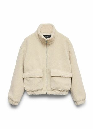 Chaqueta corta beige de material acolchado, con cuello alto, cierre frontal de cremallera y dos grandes bolsillos delanteros.