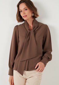 LELA REGULAR FIT - Blúzka so zapínaním na gombíky - brown