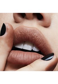 MAC POWDER KISS LIPSTICK - Leppestift - impulsive