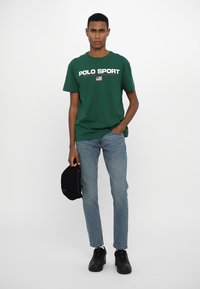 Polo Ralph Lauren SHORT SLEEVE - Marškinėliai su spaudiniu - new forest
