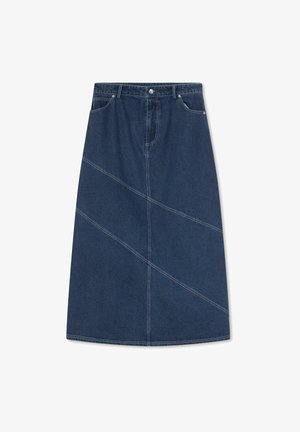 Džínová midi sukně tmavě modré barvy s diagonálními švy, předními kapsami a zapínáním na knoflík v pase. Hladký povrch.