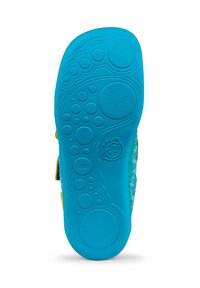Suola di scarpa per bambini in gomma turchese brillante, con un motivo testurizzato di cerchi e rilievi. Include l'impronta della taglia "28."