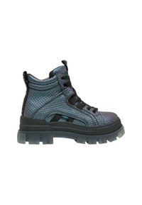 Höga svarta sneakers med metallisk blå accent, har en texturerad mönster, tjock sula med knölar, svarta skosnören och en sidomärkesetikett "Buffalo."