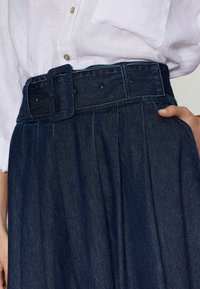 Thumbnail Image 3