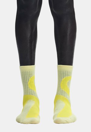 On, LIQUID LOGO HIGH 2 PACK - Chaussettes de sport - aconite endive