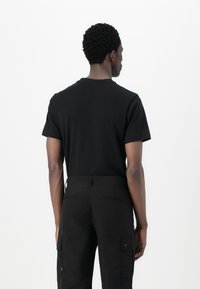 Jack & Jones JPSTKARL KURTIS SNAP TECH - Pantalones cargo - black