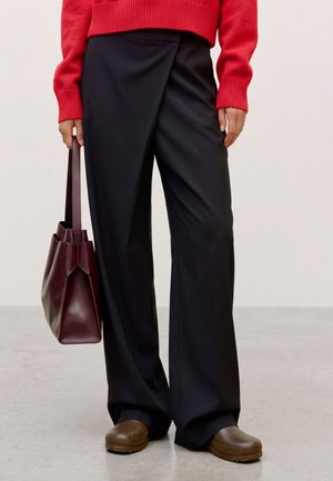 Vero Moda, TAILORED TROUSERS AWLUNA TAILORED TROUSERS - Pantalon classique - black
