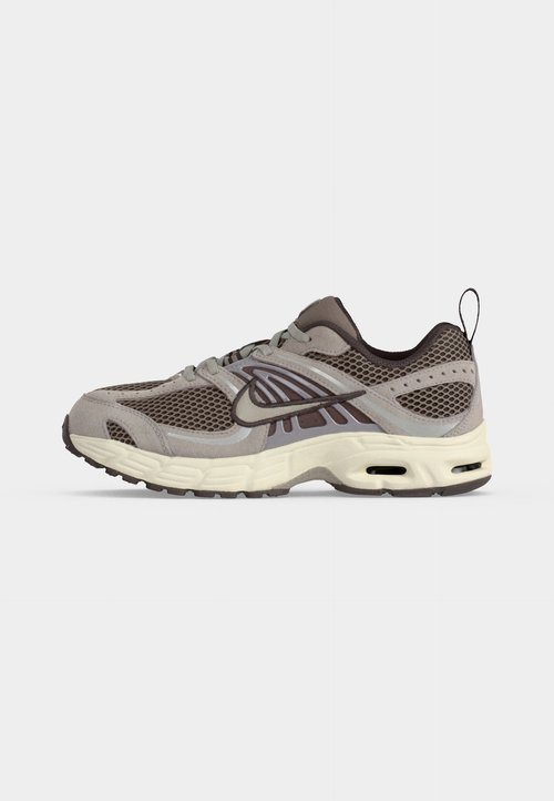 Nike AIR MAX MOTO 2K UNISEX - Trainers - college grey/light iron ore/dark violet ore/taupe haze/pale ivory — foto 2