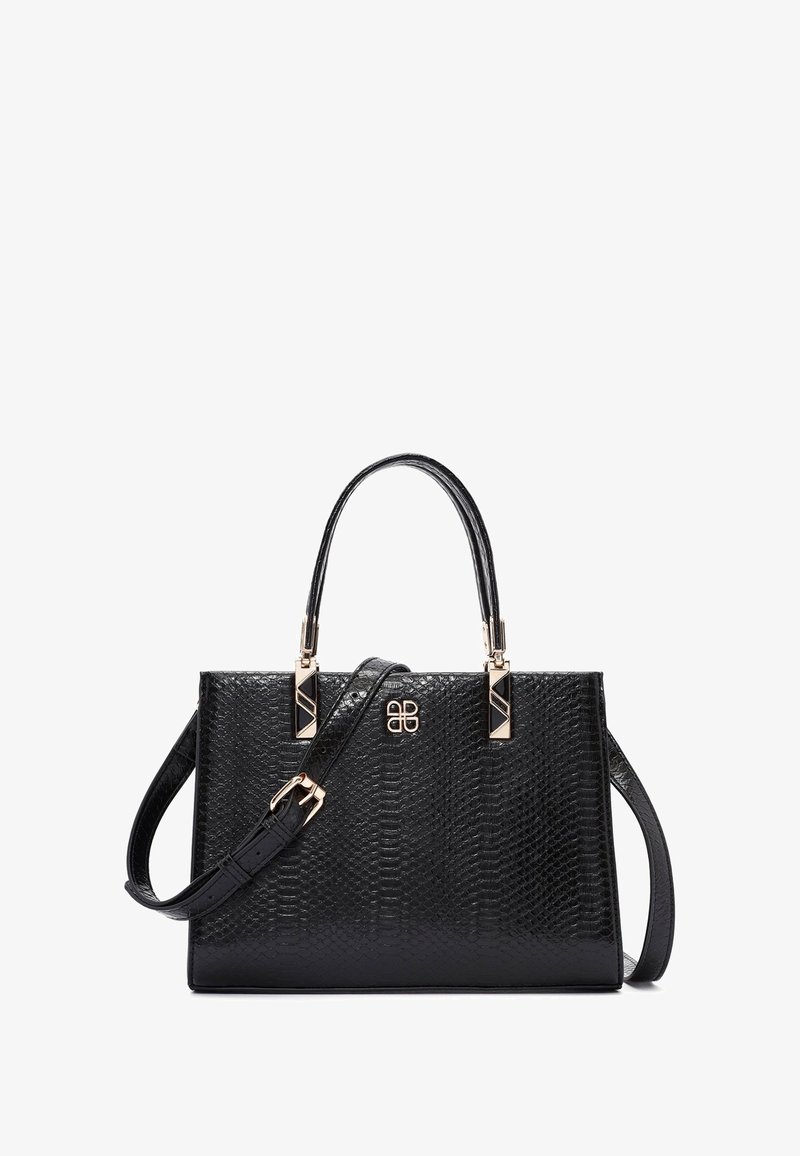 Borsa nera in materiale sintetico con texture, dotata di accessori in oro, doppi manici superiori e tracolla rimovibile.
