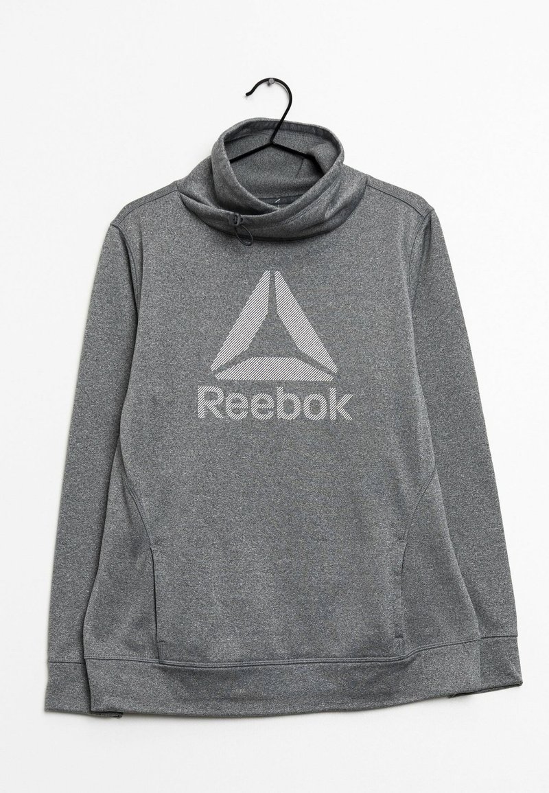 Sudadera gris con cuello alto. Presenta un gran logo de Reebok en el centro y bolsillos laterales. Hecha de un material texturizado y elástico.