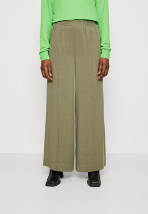 Thought FAYA WIDE LEG TROUSER - Pantalon classique - green