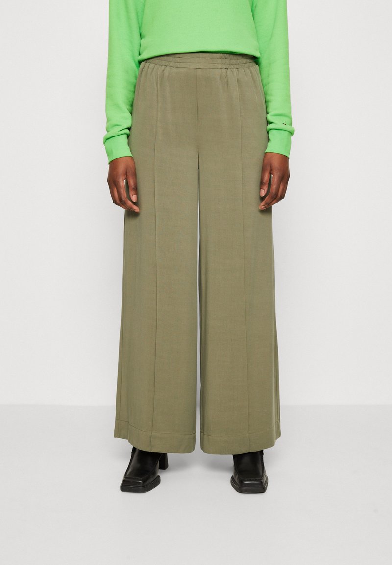 Thought FAYA WIDE LEG TROUSER - Παντελόνι - green