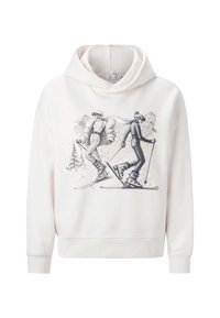 Weißer Fleece-Hoodie mit einer grafischen Illustration von zwei Skifahrern. Hat einen entspannten Schnitt und eine frontale Kängurutasche.