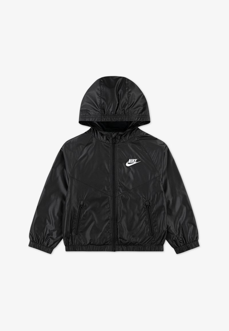 Μαύρο αδιάβροχο μπουφάν νάιλον με κουκούλα, φερμουάρ μπροστά, ελαστικά μανίκια και πλαϊνές τσέπες. Διαθέτει λευκό λογότυπο Nike στο στήθος.