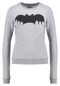 Felpa a maniche lunghe grigia chiara con un design a silhouette di pipistrello nero centrato sul petto.