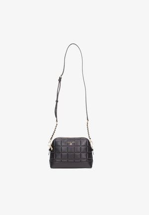 Sac bandoulière en cuir noir matelassé avec des accents de chaîne dorée et une bandoulière réglable, logo Michael Kors à l'avant.