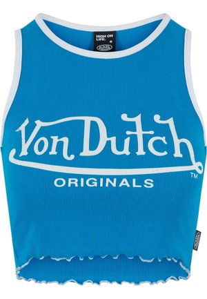 Mėlynas raukšlėtas trumpas viršus su baltu "Von Dutch" logotipu ir banguotu apvadu. Etikėtė ant kaklo nurodo prekės ženklą ir dydį (S).