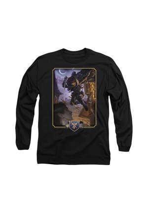 Schwarzes Langarmshirt mit einem Kunstmotiv einer vermummten Figur, die nachts durch ein zerbrochenes Fenster springt, mit einer überraschten Person darunter.