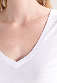 Levi's® PERFECT  - T-shirt z nadrukiem