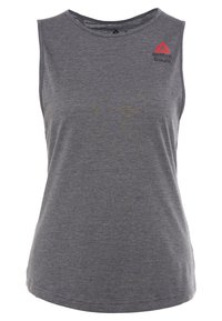 Šedé sportovní tílko bez rukávů vyrobené z měkké tkaniny. Má kulatý výstřih a červené logo Reebok CrossFit na levé horní straně.