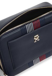 Tommy Hilfiger DISTINCT CAMERA BAG - Borsa a tracolla - space blue