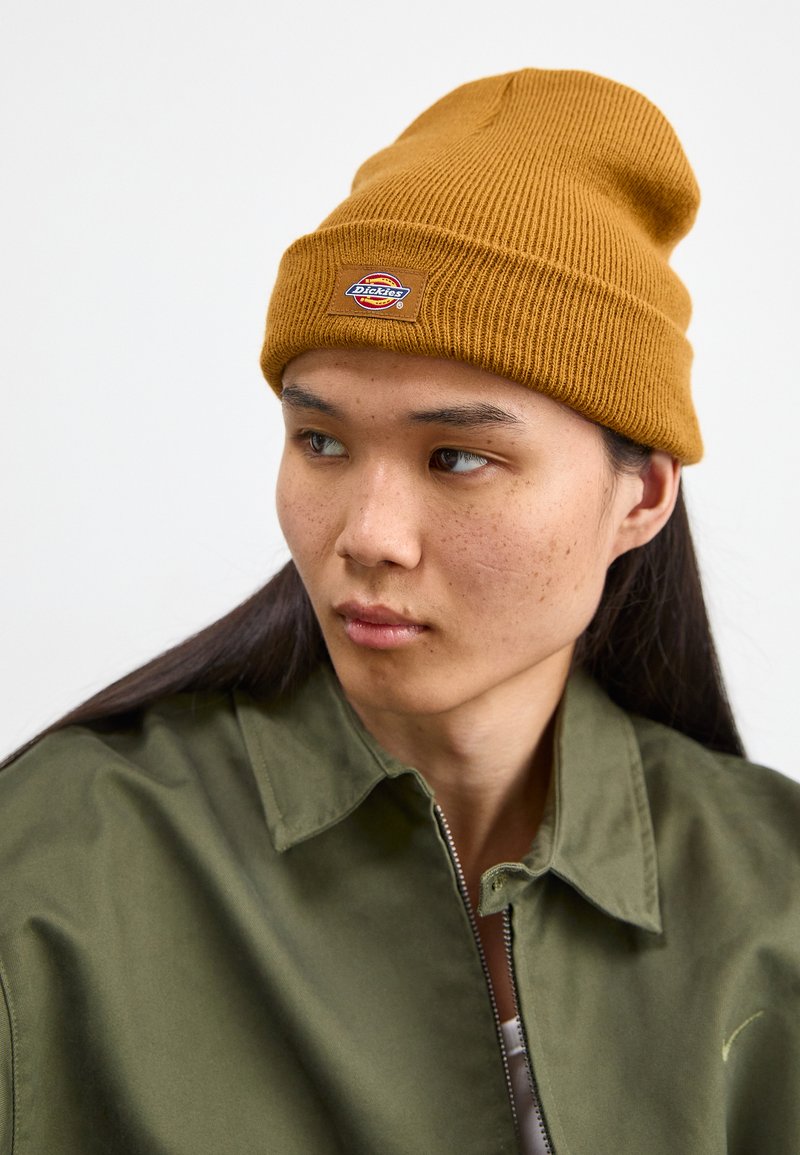 Dickies - GIBSLAND BEANIE UNISEX - Čepice - brown duck, Zvětšit