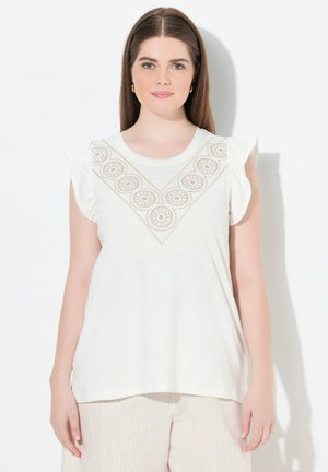 Camiseta de algodón blanca con mangas acampanadas y un patrón decorativo en forma de V bordado en dorado en el cuello; diseño holgado.