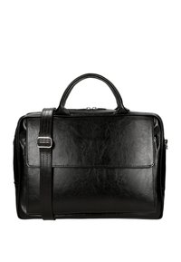 Černá kožená aktovka s hladkou texturou, horními rukojeťmi, nastavitelným ramenním popruhem, přední kapsou a mainu s uzávěrem na zip.