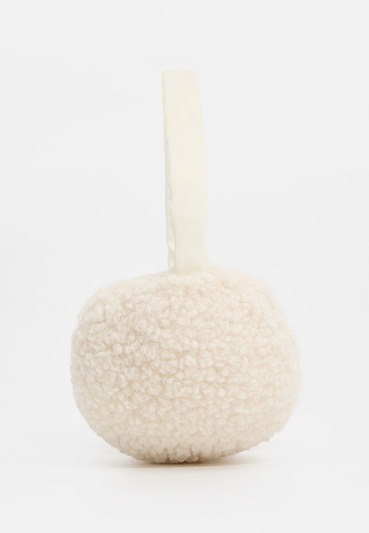 Runde, cremefarbene Fleece-Ohrenschützer mit einem weichen Band zum Tragen über den Ohren, um Wärme zu bieten.