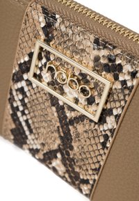 Nobo Portafoglio - beżowy